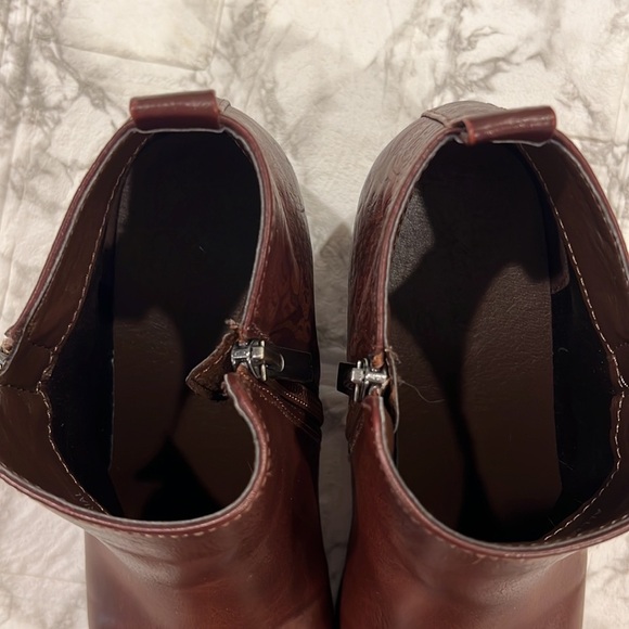Xappeal Cognac Faux Leather Ankle Booties w/ Tooled Floral Design ~ Size 7.5 - Picture 7 of 7